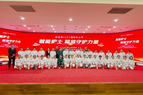 20260511护士节表彰大会合影_副本_副本.jpg