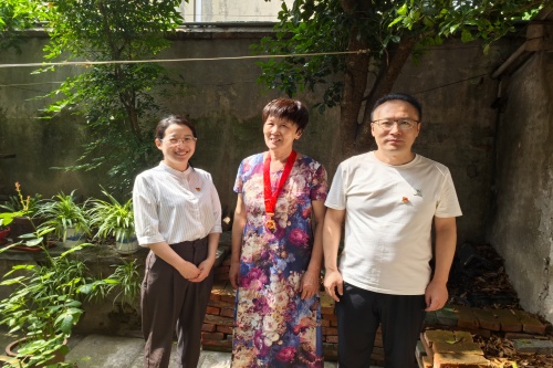 20260701送党章陈建珠_副本.jpg 20260701送党章陈建珠_副本.jpg