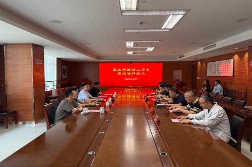 20260731蒿汉坤教授工作室落户泰州市第二人民医院_副本.jpg